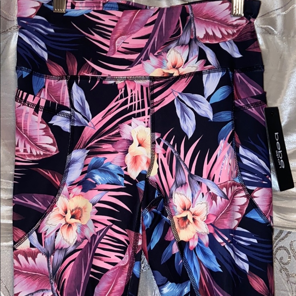 🌸NWT bebe sport hot pink tropical pocket Capri - Picture 7 of 8